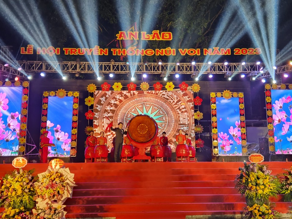Lễ hội truyền thống Núi Voi