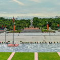Quảng trường Hồ Chí Minh và Tượng đài Bác Hồ