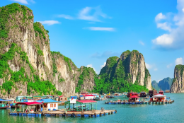Làng Chài Cửa Vạn 