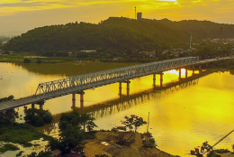 Du thuyền sông Lam, cầu Bến Thuỷ