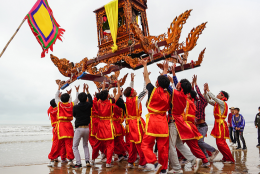 Lễ hội Đền Cờn