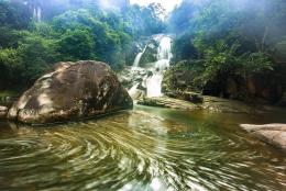 Thác Khe Vằn