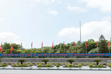 Quảng trường Hồ Chí Minh và Tượng đài Bác Hồ