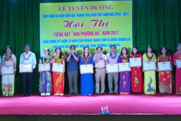 Hội Thi Tiếng Hát Hoa Phượng Đỏ