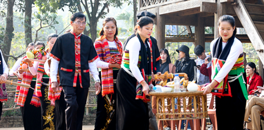 Lễ cúng cơm mới của Người Thái Tương Dương