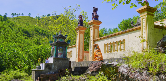 Núi Thiên Nhẫn và Thành Lục Niên