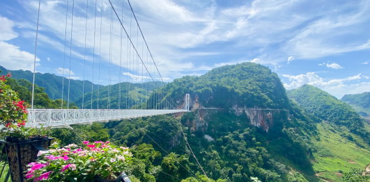 Cầu kính Bạch Long