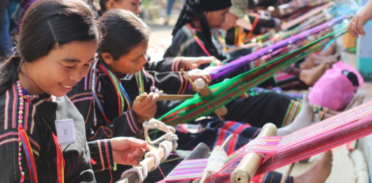Làng dệt thổ cẩm Hà Ri