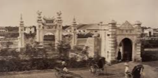 Lăng Hoàng Cao Khải và hồ bán nguyệt