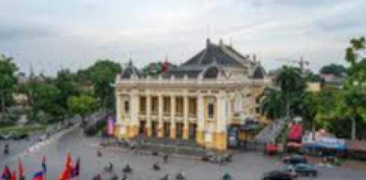 Quảng trường cách mạng tháng 8