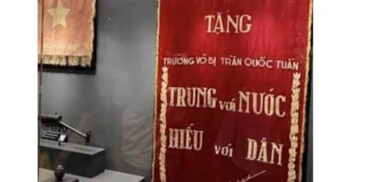 Địa điểm chủ tịch Hồ Chí Minh trao cở "Trung với nước hiếu với dân" cho trường V