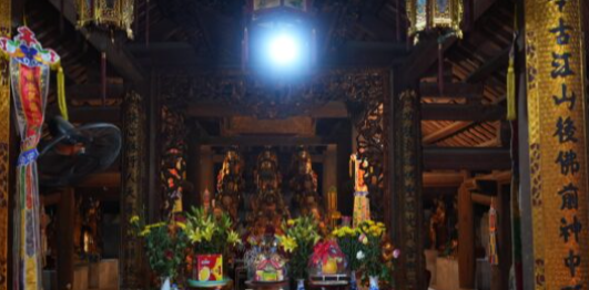 Chùa Đôi Hồi, Đền Tam Phủ 