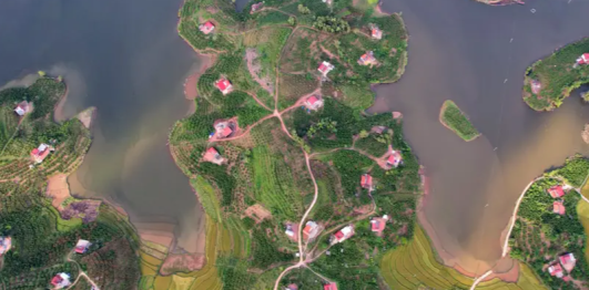 Hồ Cấm Sơn