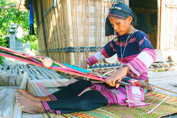 Làng dệt thổ cẩm Hà Ri