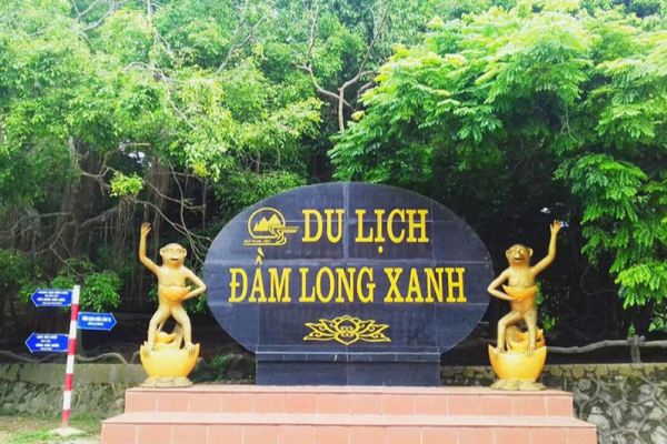 Đầm Long