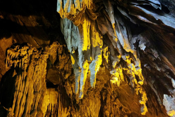 Hang động bản Ôn