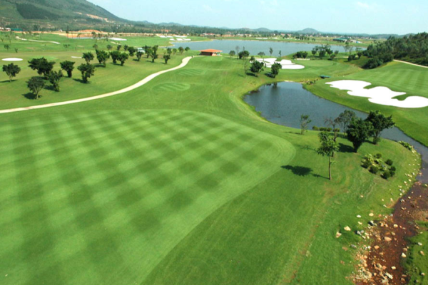 Sân golf Đầm Vạc 