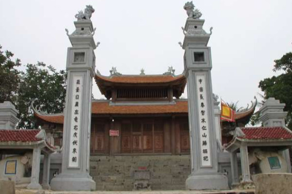 Đền Cờn