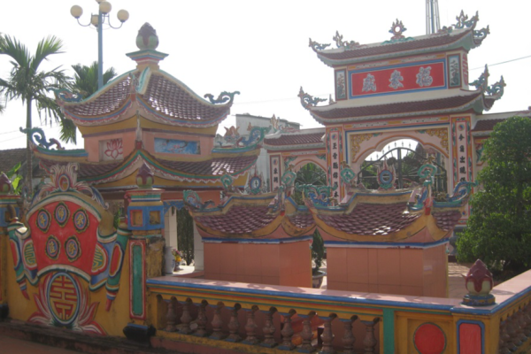 Đình Phú Nhuận và nhà thờ họ Hoàng Trần
