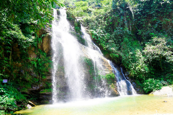 Thác Mưa, bản Chà Luôn