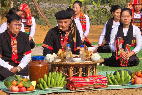 Lễ cúng cơm mới của Người Thái Tương Dương
