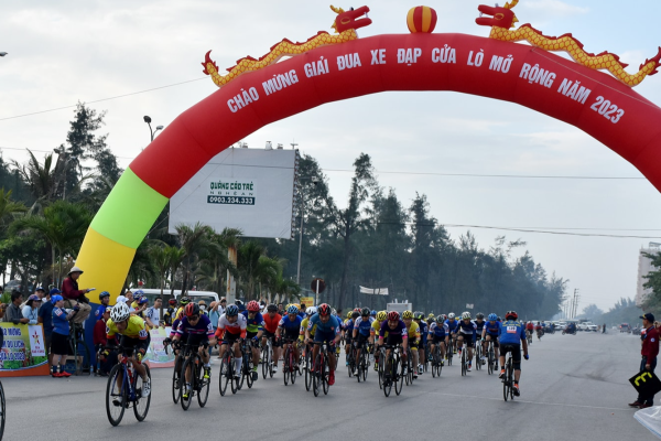 Giải Đua Xe Đạp Cup Hoa Cúc Biển Cửa Lò