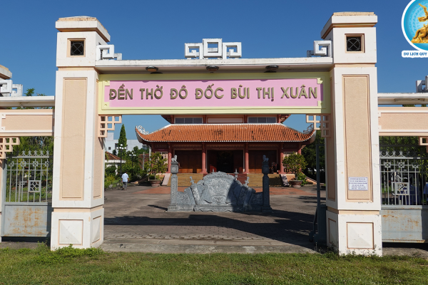 Đền thờ Bùi Thị Xuân