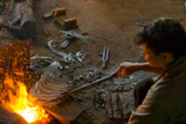 Làng nghề rèn Tây Phương Dành