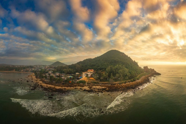 Bãi biển Tân Phụng