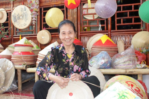 Làng nghề nón Phương Trung (Làng Chuông)