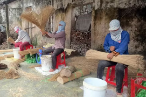 Làng nghề chẻ tăm hương Hồng Dương