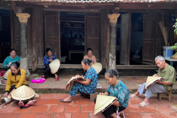 Làng nghề nón mũ lá thôn Phú Mỹ