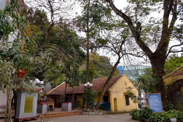 Đền Nhà Bà