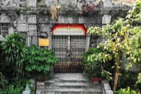 Lăng Hoàng Cao Khải và hồ bán nguyệt