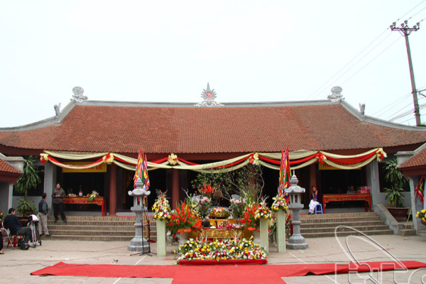 Đình Nhật Tân