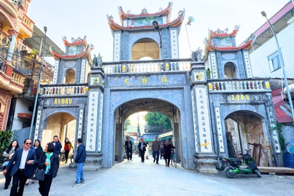 Đình, Chùa Thiết Úng