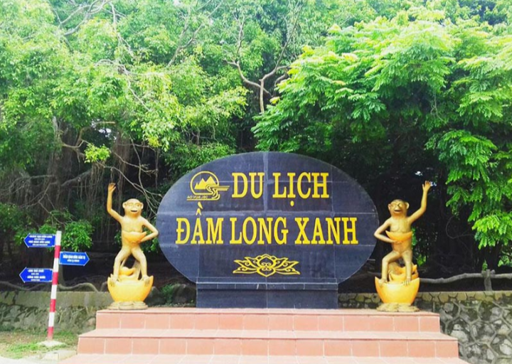 Đầm Long