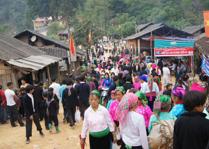 Chợ tình Khâu Vai