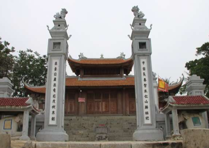 Đền Cờn