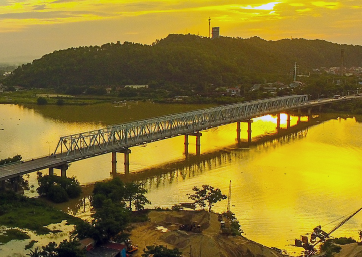 Du thuyền sông Lam, cầu Bến Thuỷ