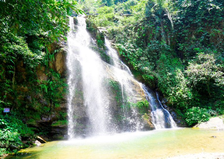 Thác Mưa, bản Chà Luôn