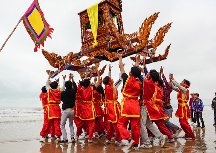 Lễ hội Đền Cờn