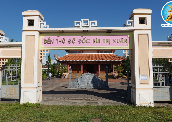 Đền thờ Bùi Thị Xuân