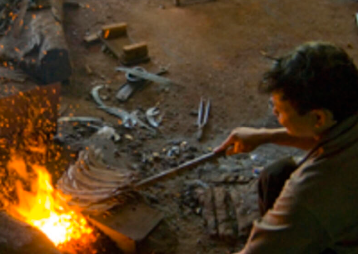 Làng nghề rèn Tây Phương Dành