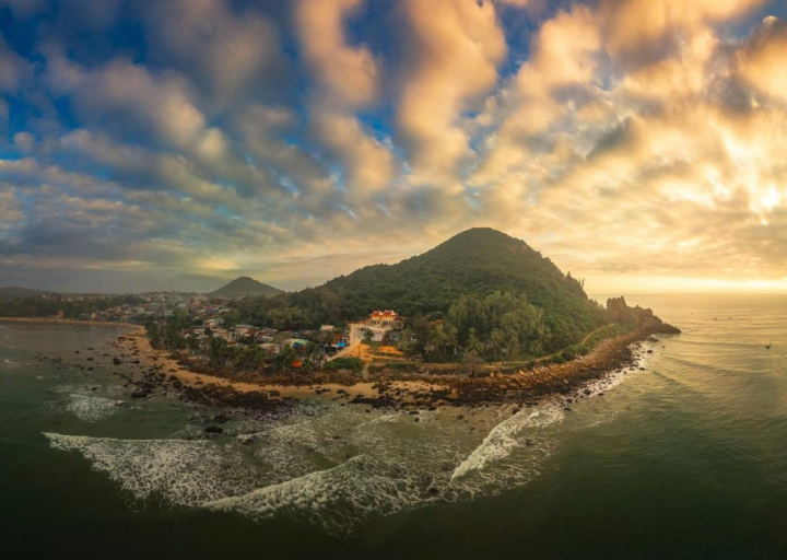 Bãi biển Tân Phụng