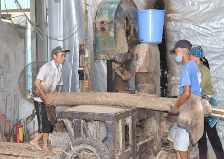 Làng nghề Cb lâm sản thôn Trung