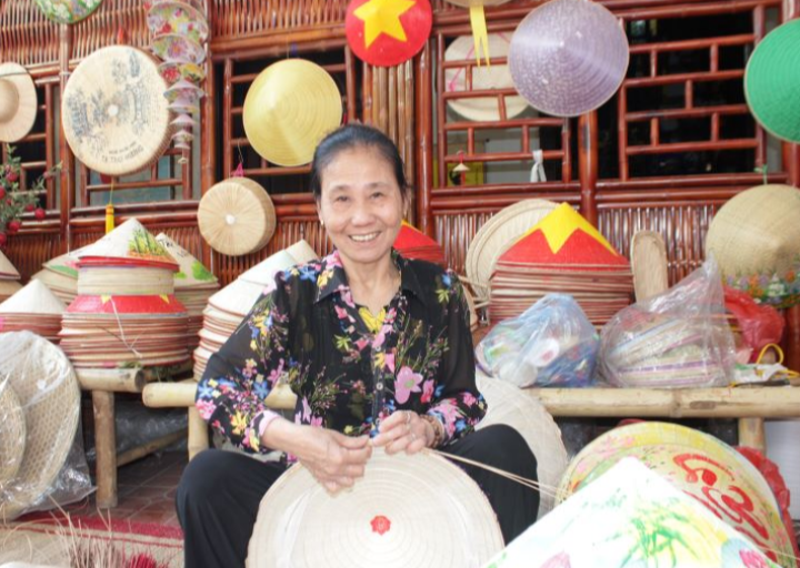 Làng nghề nón Phương Trung (Làng Chuông)