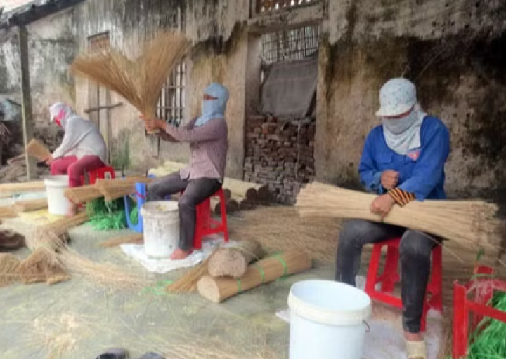 Làng nghề chẻ tăm hương Hồng Dương