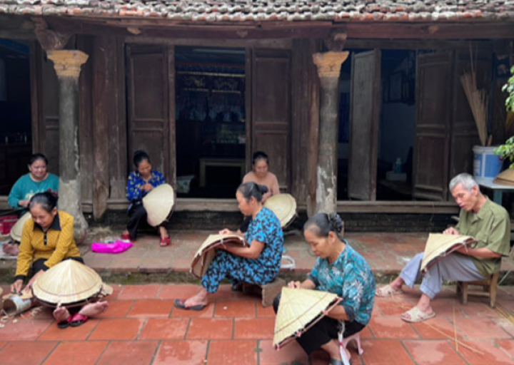 Làng nghề nón mũ lá thôn Phú Mỹ