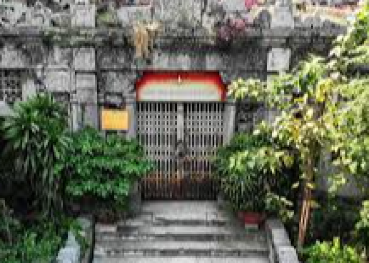 Lăng Hoàng Cao Khải và hồ bán nguyệt